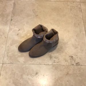 Cute toms patterned boots